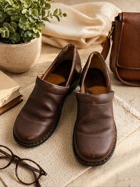 BORN Peggy Brown Leather Rubber Sole Clogs/shoes. NWOB. Ladies 8.5